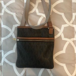Michael kors crossbody purse